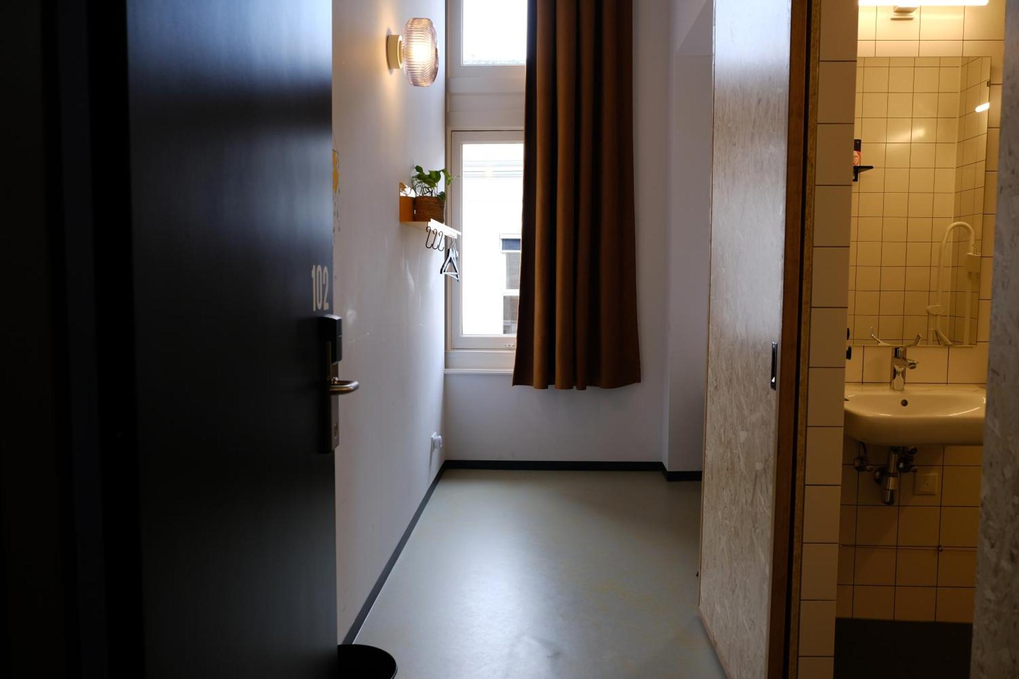 Hostel & Bar De Basis زفولا المظهر الخارجي الصورة
