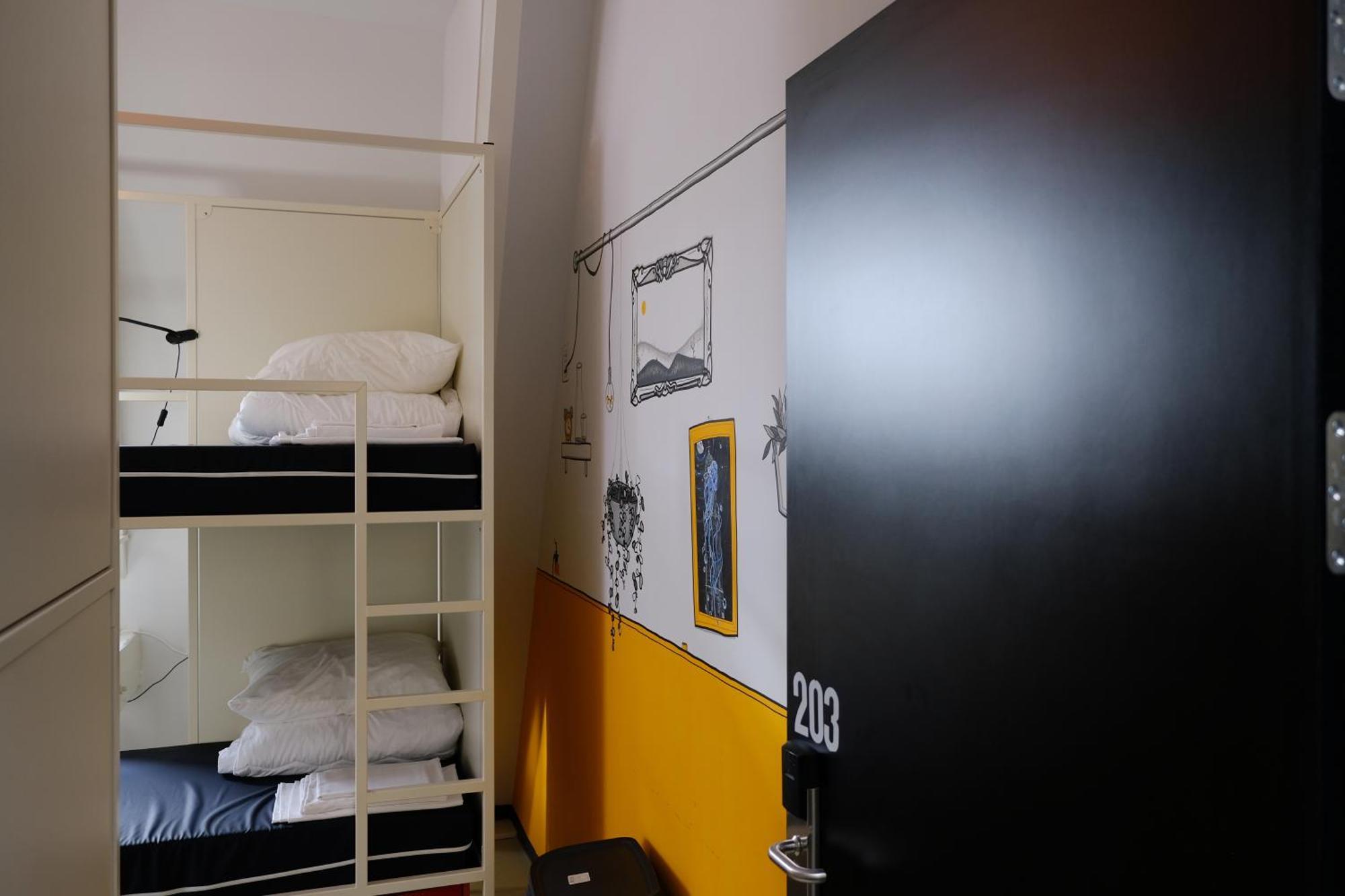 Hostel & Bar De Basis زفولا المظهر الخارجي الصورة