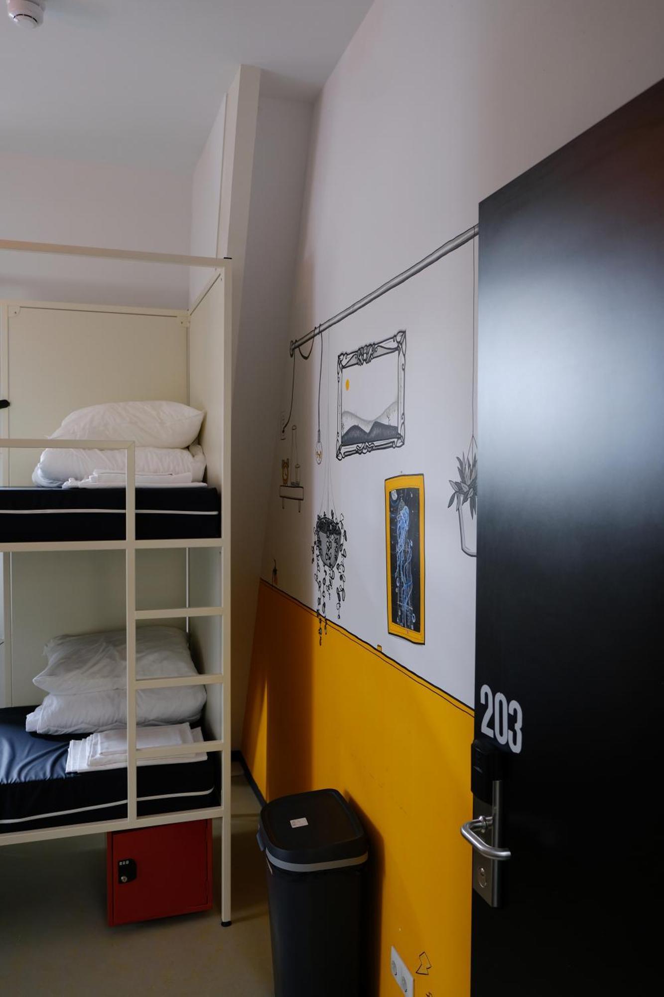 Hostel & Bar De Basis زفولا المظهر الخارجي الصورة