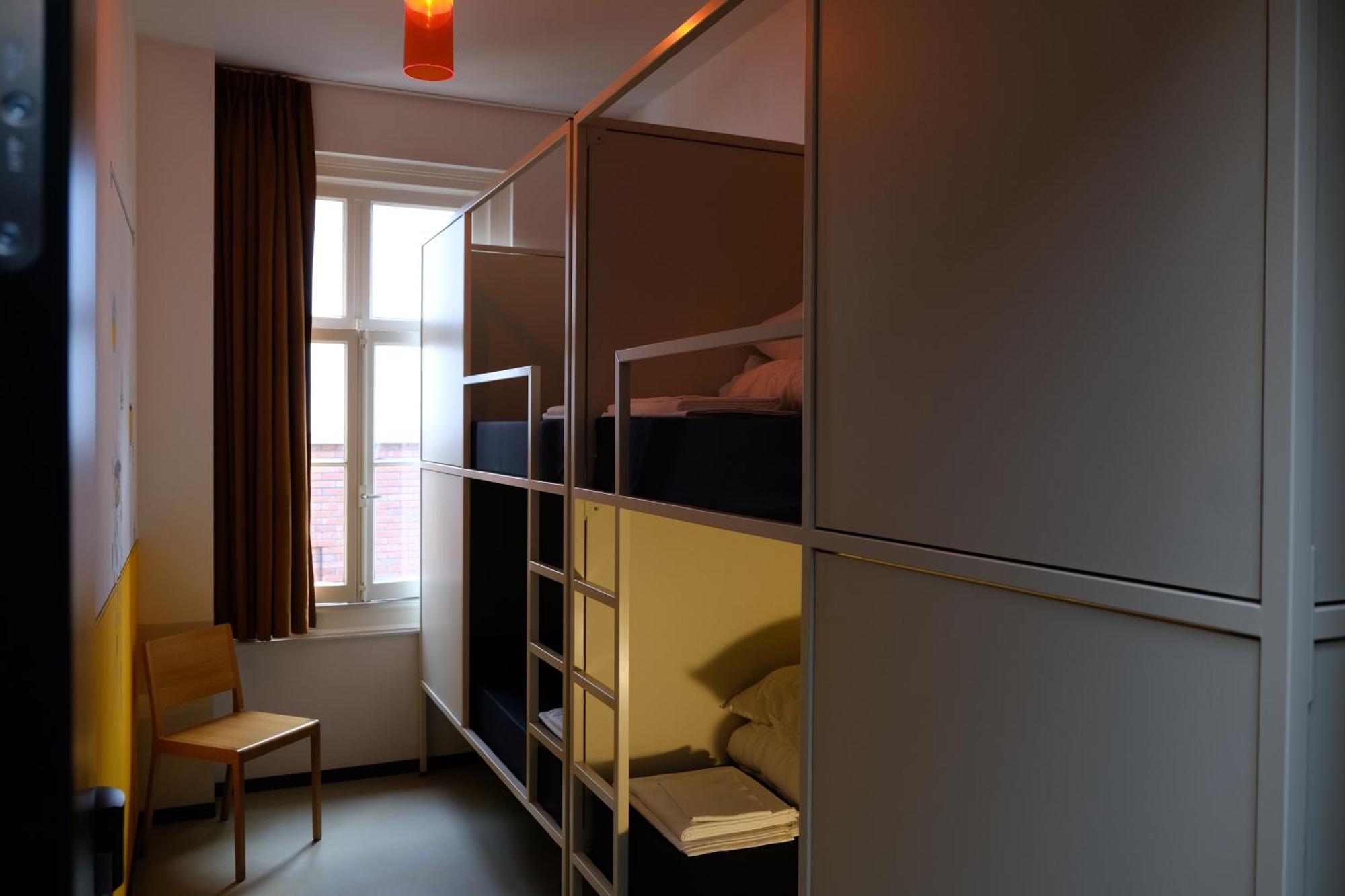 Hostel & Bar De Basis زفولا المظهر الخارجي الصورة