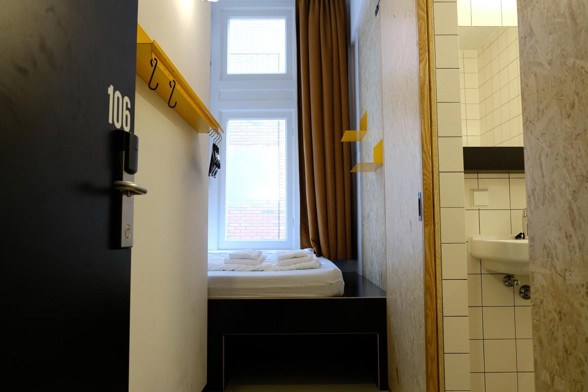 Hostel & Bar De Basis زفولا المظهر الخارجي الصورة